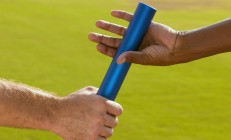 开云平台-赛道上的逆袭，拉塞尔如何点燃索伯车队逆转雷诺的赛场奇迹