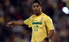 开云体育官网-银箭叛将的终极复仇，汉密尔顿驾阿斯顿马丁，在银石上演不可能的反叛