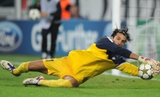 开云体育平台APP-全速引擎与防守铁幕，当F1声浪遇见东契奇的专注之夜