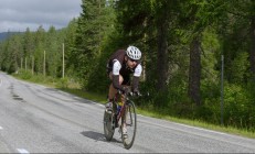 开云体育app-燃烧的战局，不灭的星火，生死夜李刚仁定义巨星价值