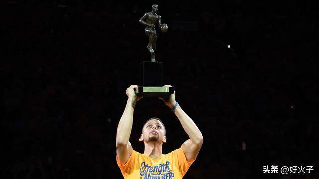 太阳队球星表现抢眼获得赛季MVP