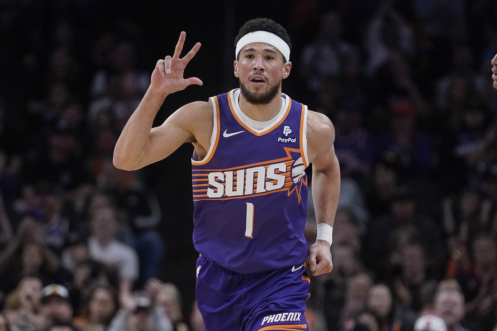 太阳队球星表现抢眼获得赛季MVP