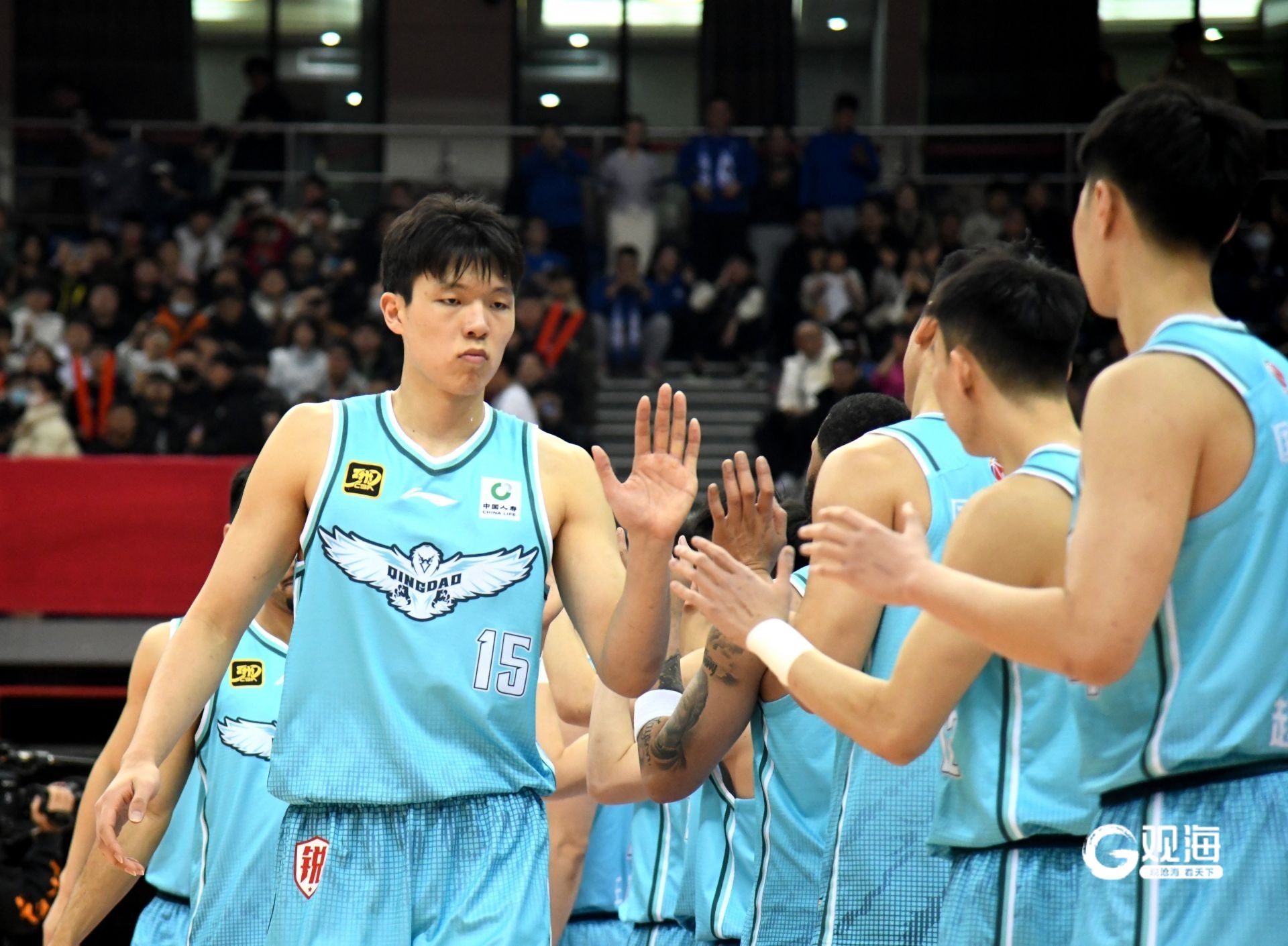 关于青岛男篮阵容轮换得当，成功战胜对手的信息