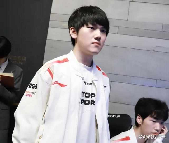 关于V5鏖战EG，JackeyLove完成史诗逆转焦点之战2025世界赛，成为赛场最大亮点的信息