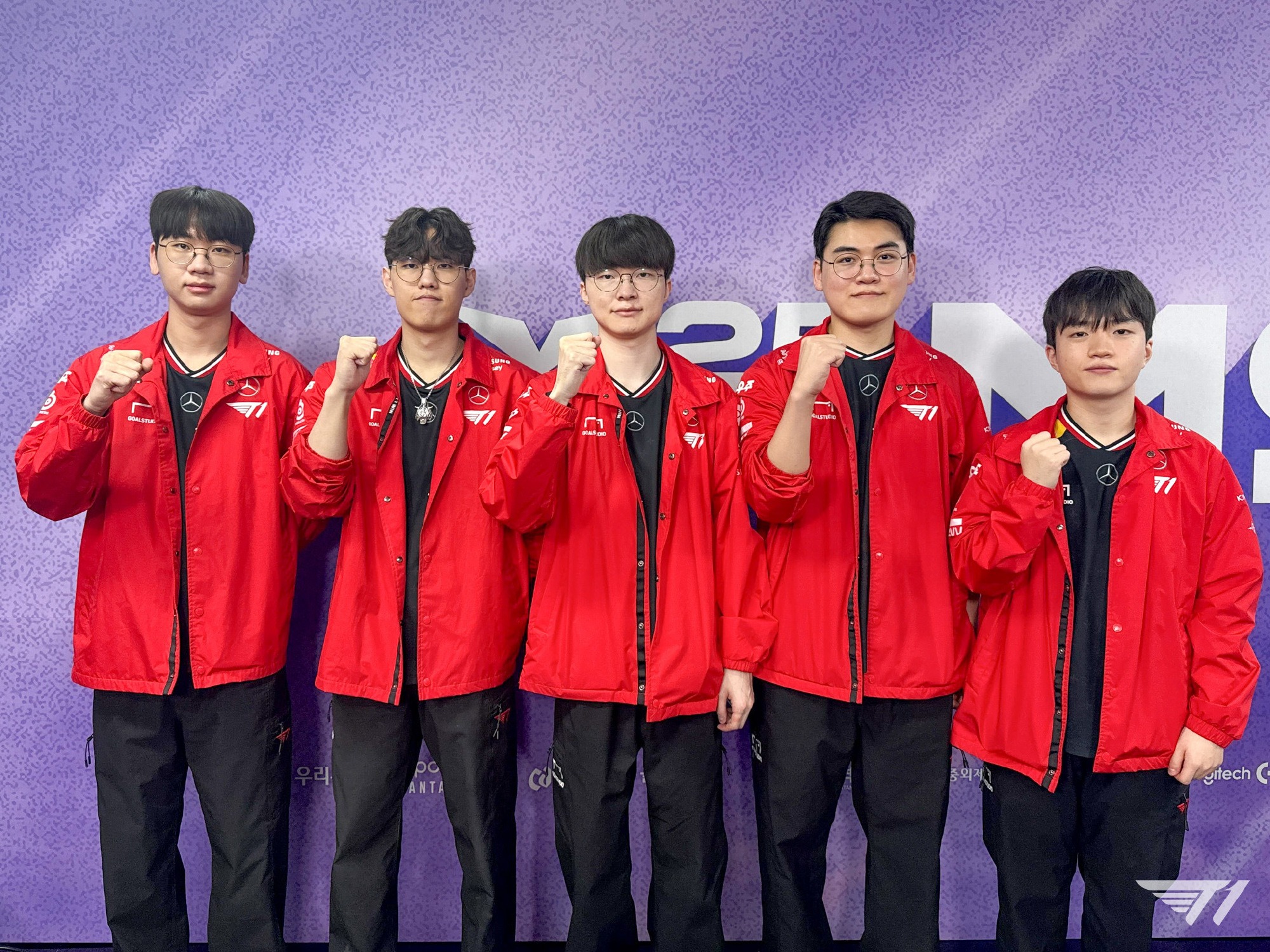 CLG绝杀T1，Doinb线上压制力十足宿敌对决小组赛，强势挺进下一轮