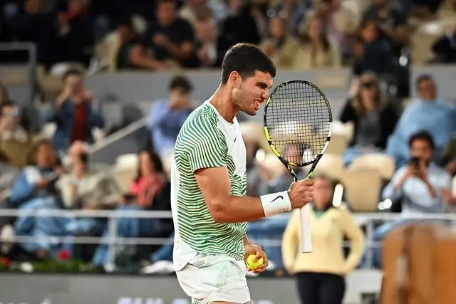 CLG绝杀T1，Doinb线上压制力十足宿敌对决小组赛，强势挺进下一轮