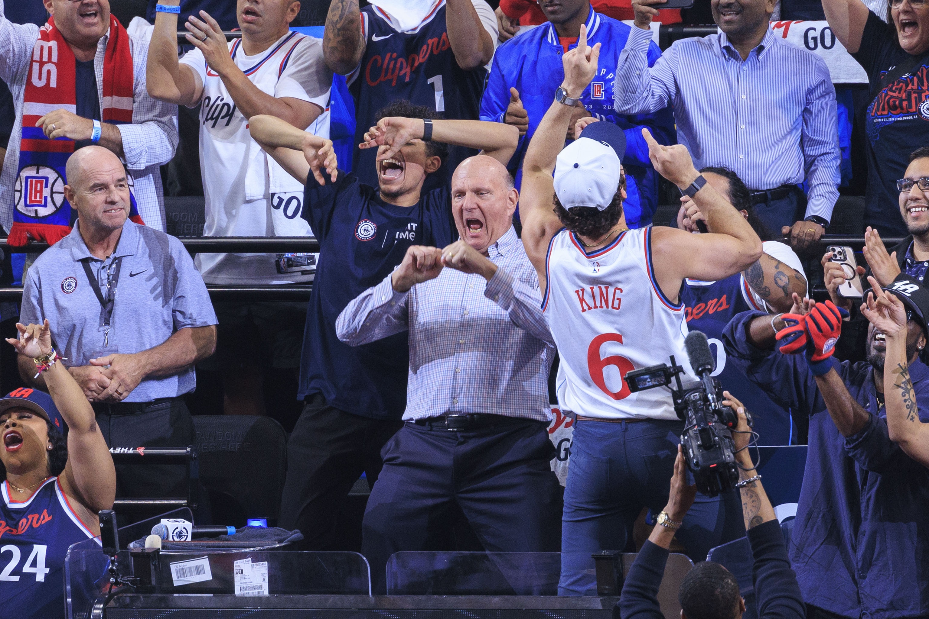 勇士再胜快船,取得总决赛开门红 勇士再胜快船,取得总决赛开门红