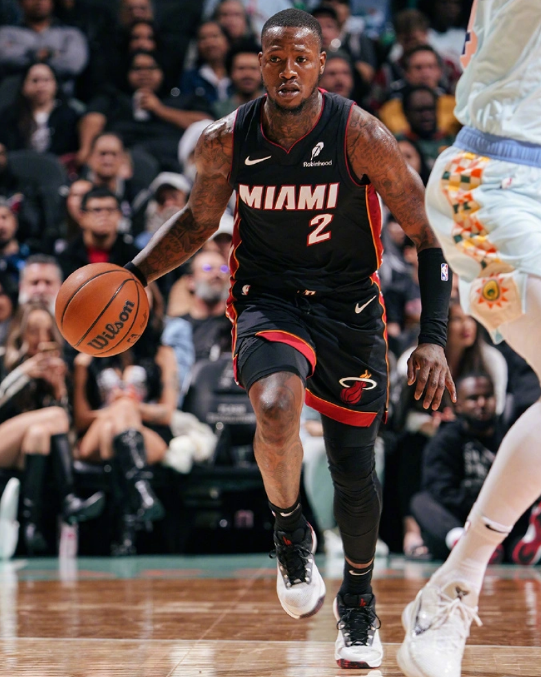 热火负于独行侠,战绩不佳 热火负于独行侠,战绩不佳