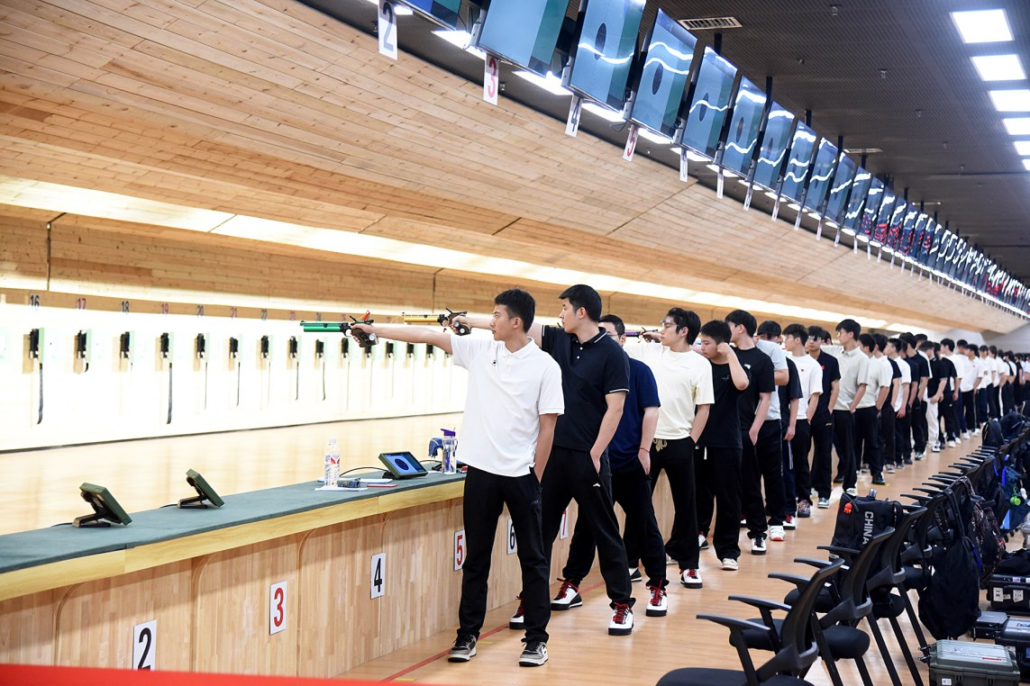 射击男子米气手枪:杨作军夺银 射击男子米气手枪:杨作军夺银