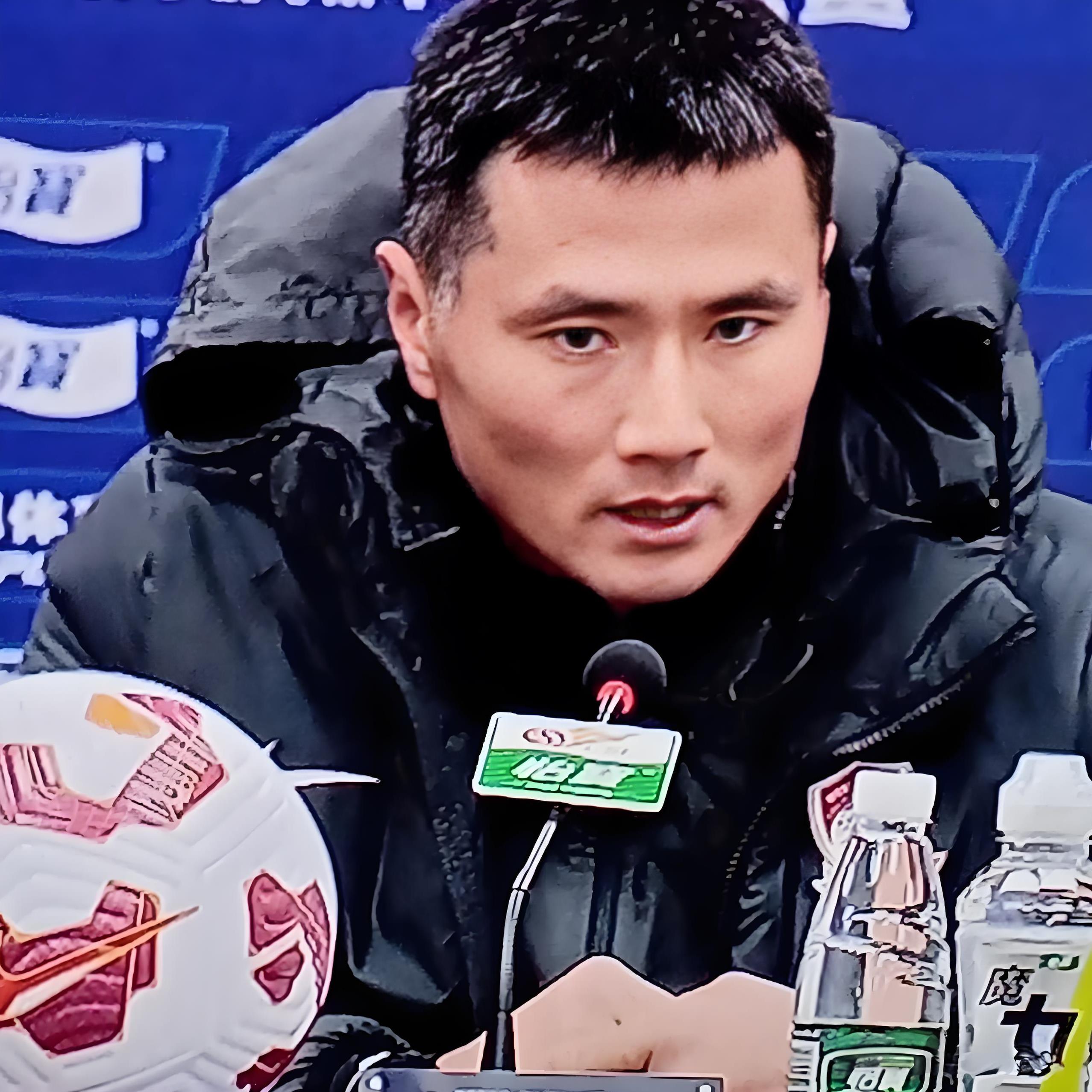 青岛队临阵换将,新队员迅速融入球队氛围 青岛队临阵换将,新队员迅速融入球队氛围