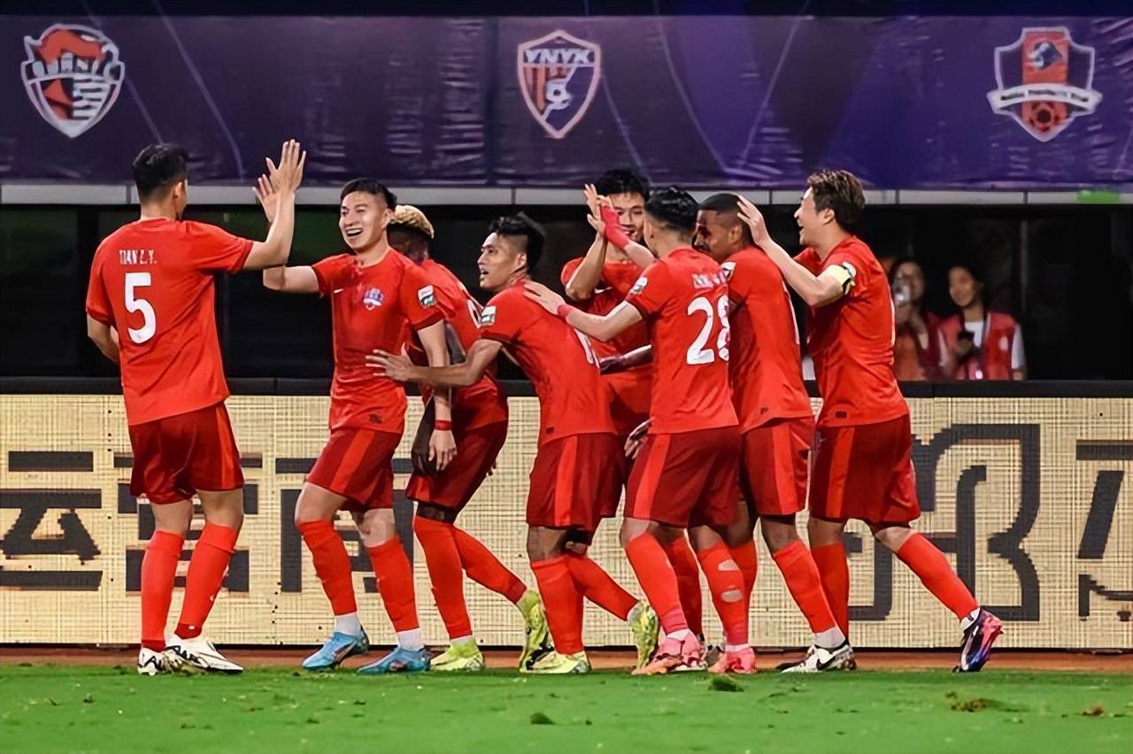 青岛队临阵换将,新队员迅速融入球队氛围 青岛队临阵换将,新队员迅速融入球队氛围