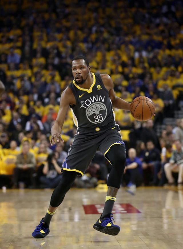 云南篮球队势如破竹，全面压制对手