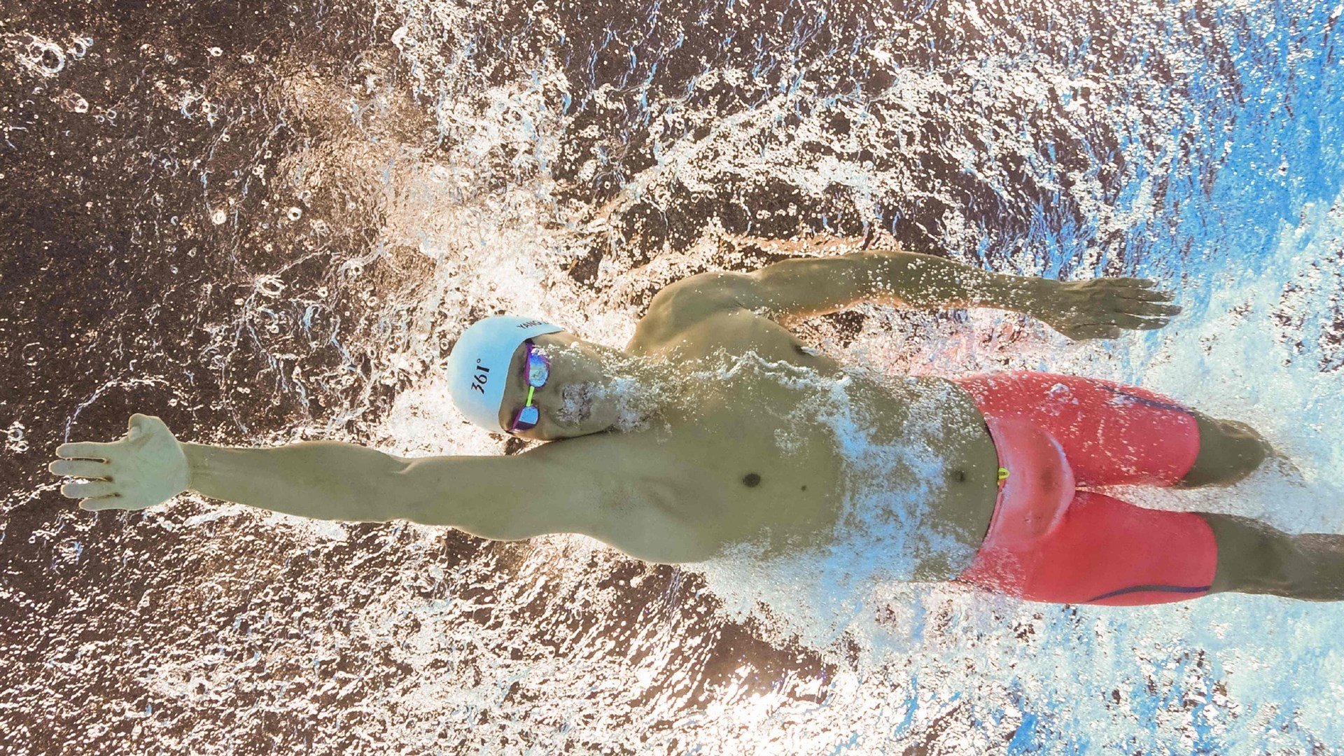 贝恩接过字母哥权杖,关键时刻狂飙制胜